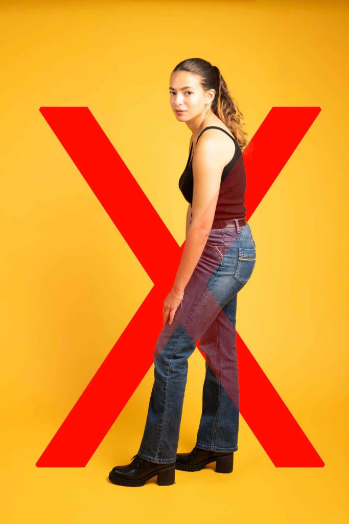 photographe mode femme croix graphique fond couleur branding