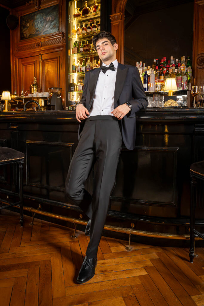 photographe portrait homme costume noir blanc studio