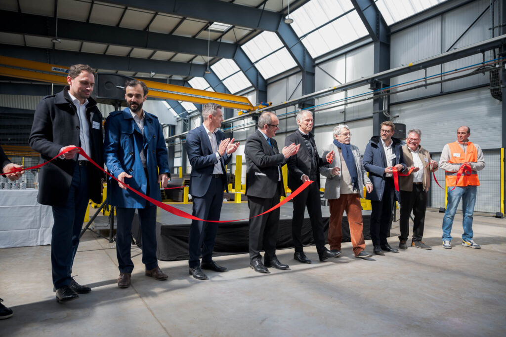 coupe du ruban inauguration entreprise