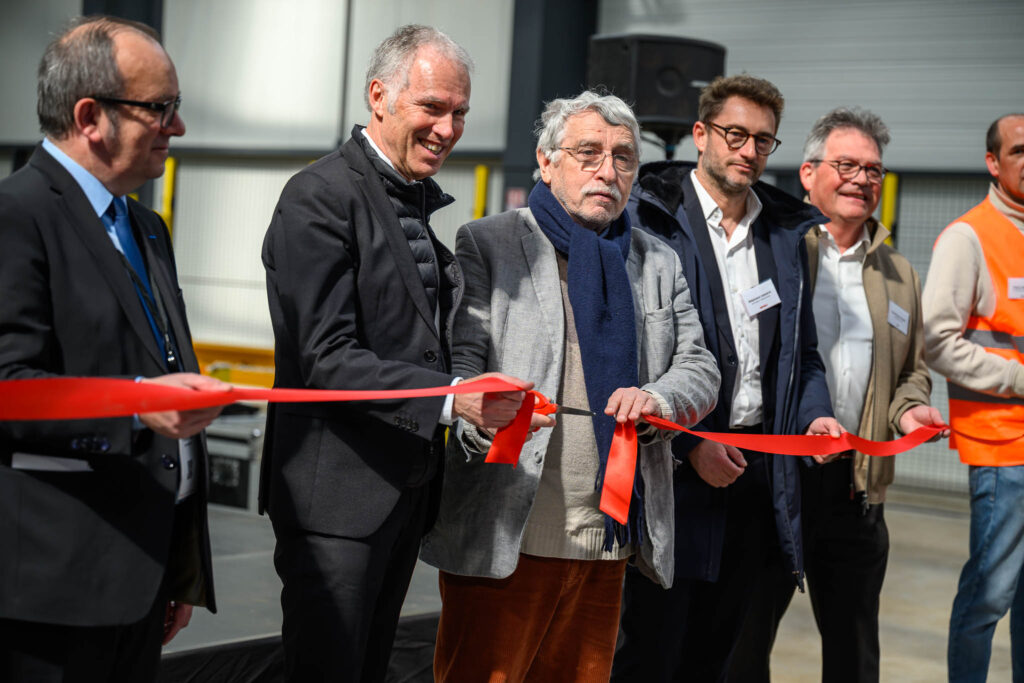 coupe du ruban inauguration entreprise