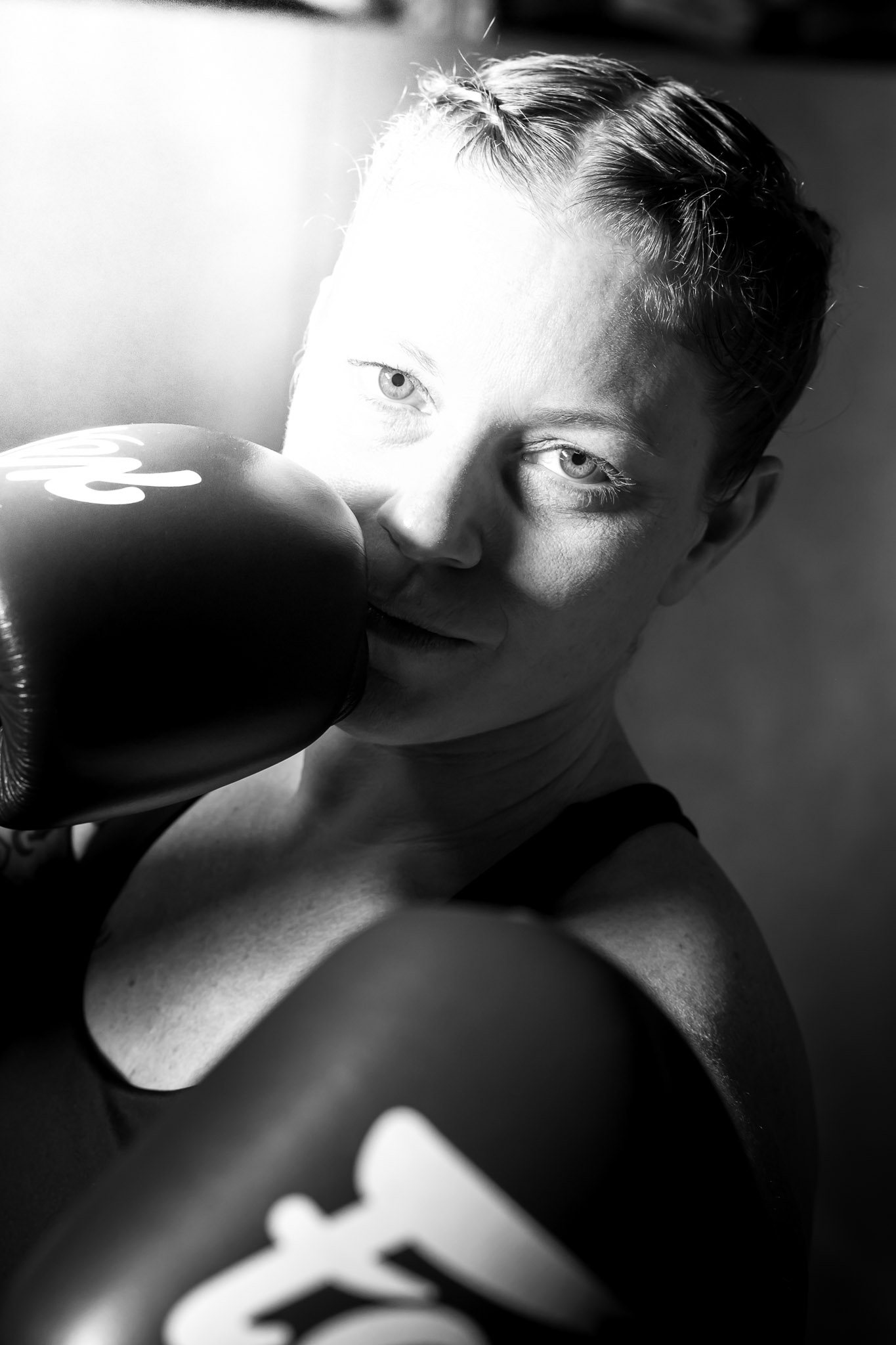 Portrait final noir et blanc d’Anne et Giovanni face à face